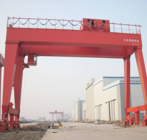 一重集團(tuán)天津重工320 50t起重機(jī)使用現(xiàn)場